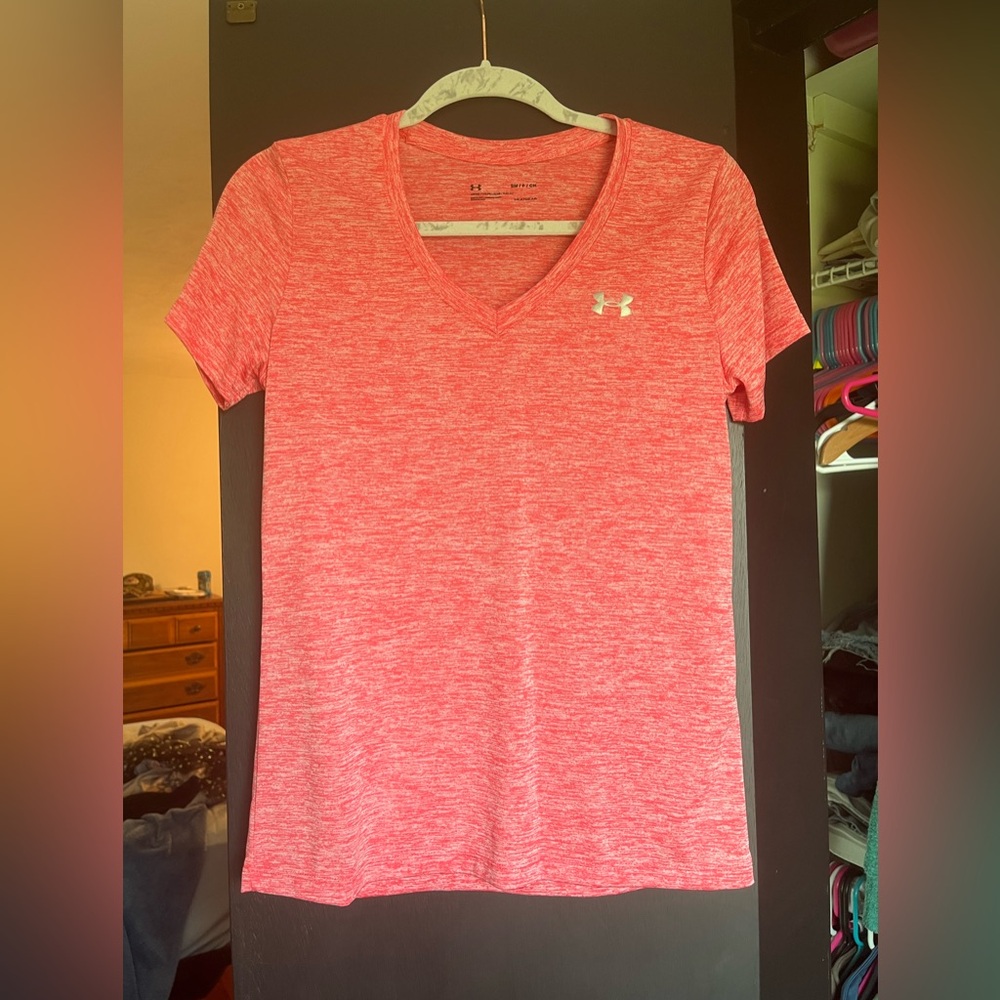 Under Armour Women's Heathered Red HeatGear Tee
